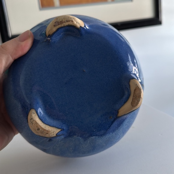 Majolica Style Blue Ceramic Frog Bowl Planter - Picture 5 of 6